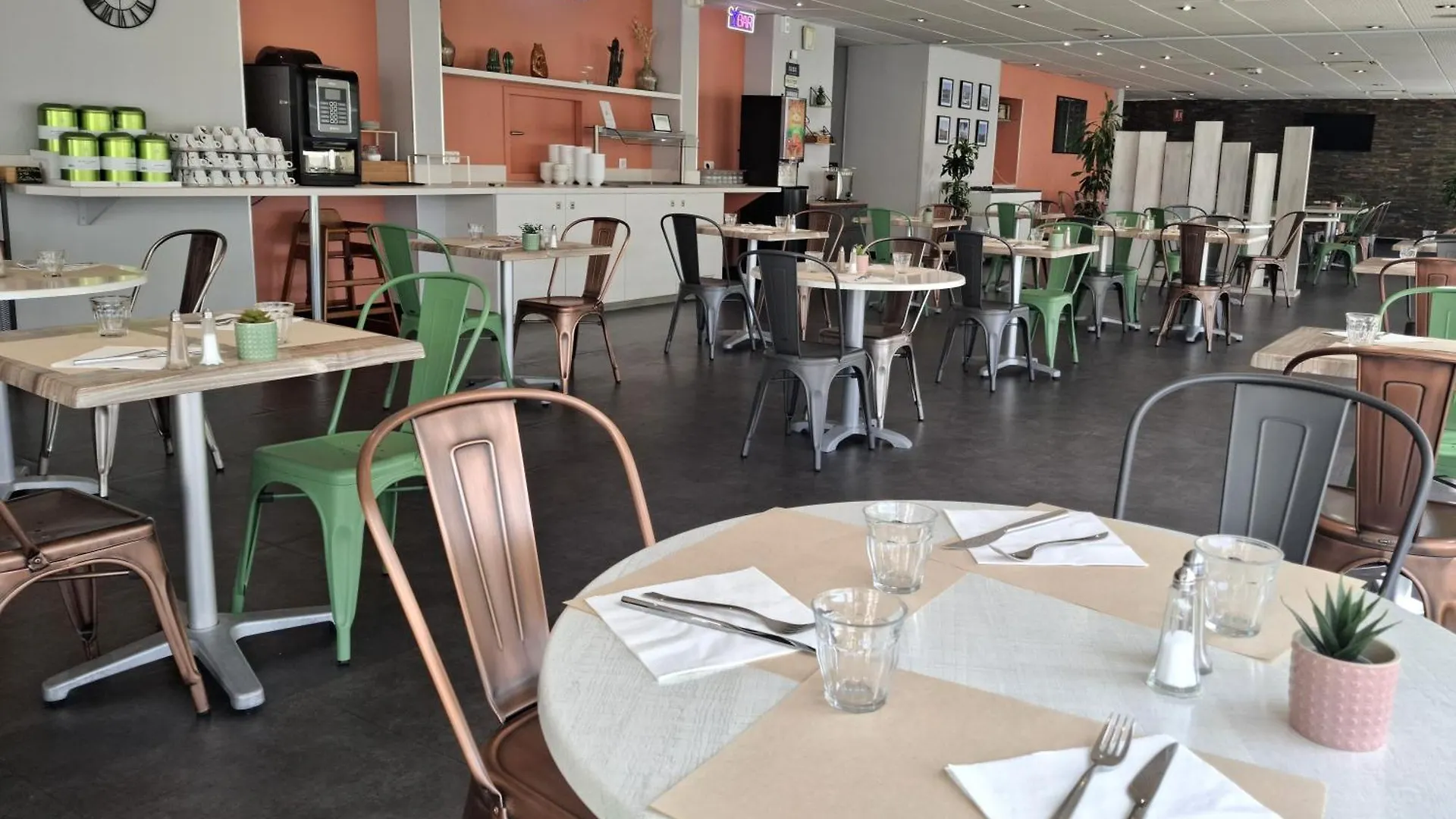 Ibis Styles Marseille Aeroport Hotel Vitrolles  3*, Vitrolles (Bouches-du-Rhone) França