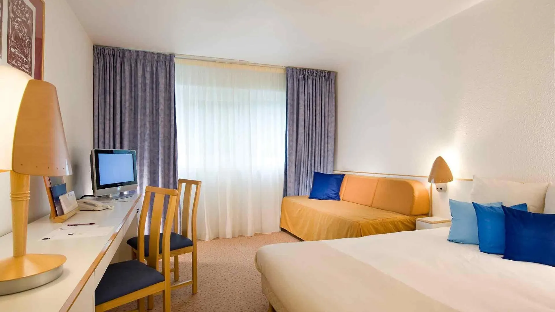 Ibis Styles Marseille Aeroport Hotel Vitrolles  3*, Vitrolles (Bouches-du-Rhone) França